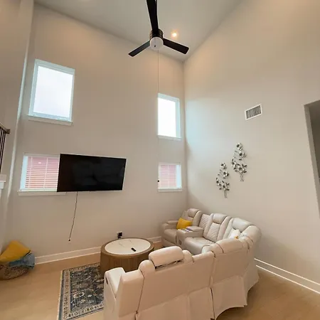 Luxury Modern Stay In Bastrop